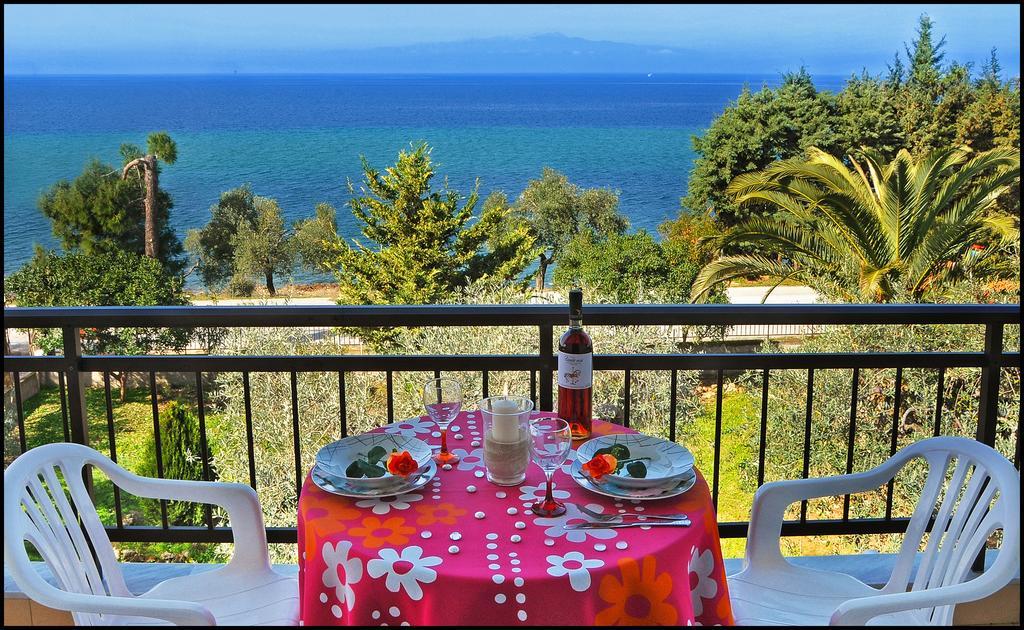 Camera Matrimoniale con Balcone e Vista Mare
